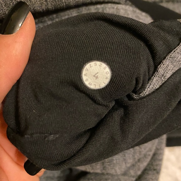 Lululemon gray jogger sweatpants size 4. EUC. - Picture 10 of 13